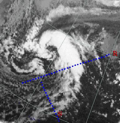 R R R 17 Januari 1997 00 UTC Figuur 11 toont een goed ontwikkeld comma op de Atlantische Oceaan ten westen van Ierland. De jet-as ligt ongeveer bij de lijn RR.