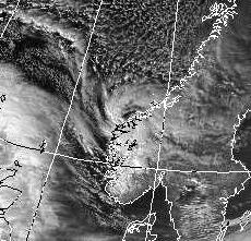 7.5 Polar low 7.5.1 Wolkenstructuur op satellietbeelden Een polar low is een kleine intense mesoschalige depressie met winden rond het centrum die stormkracht kunnen bereiken.