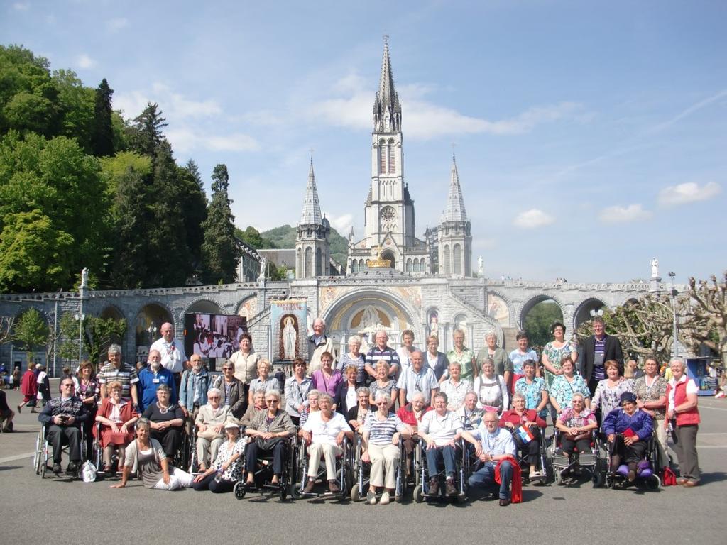 LOURDESFONDS BOXMEER OP BEDEVAART NAAR LOURDES Het Boxmeers Lourdesfonds gaat met een groep van ruim 40 pelgrims met de VNB Nationale Bedevaarten naar Lourdes.