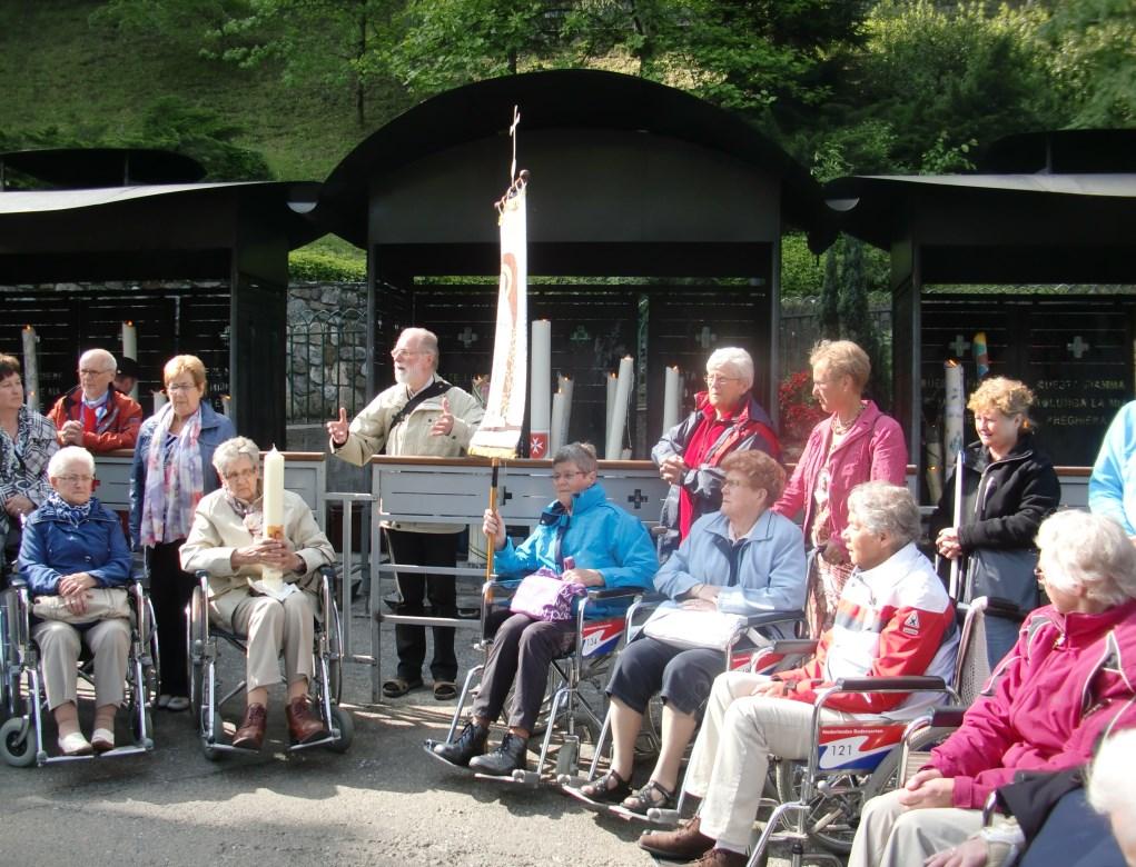 Als het volledige programma gevolgd wordt blijft er nog meer dan voldoende tijd over om samen met de eigen reisgenoten Lourdes te leren kennen en te genieten van de mooie omgeving.