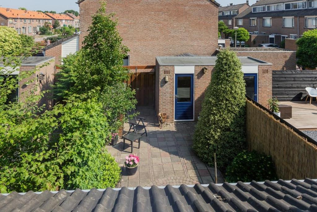 De tuin: De achtertuin is fraai aangelegd