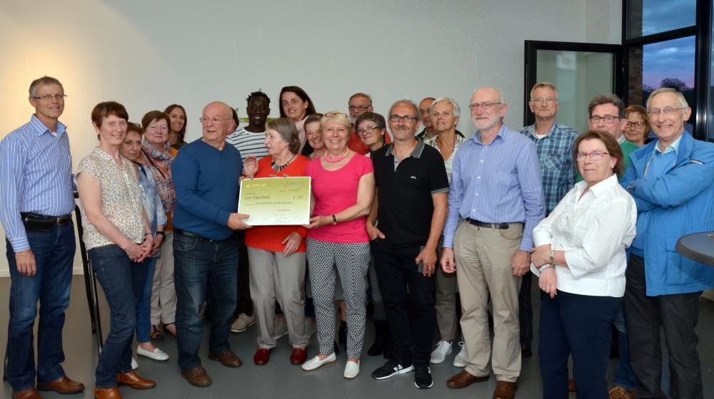 van het dak van de kleuterschool, herstellen van de tegels in lokalen van het gelijkvloers, herstellen van de glijbanen en de schommels voor de allerkleinsten, enz.