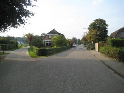 Splitsing ter hoogte van Schoolstraat met links de