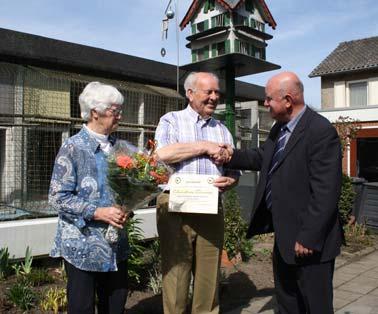 Zijn duif kreeg het meeste aantal stemmen; 851. Jan Sonnemans ontving bij hem thuis de prijs van 200,- met een oorkonde en zijn vrouw kreeg een mooi boeket bloemen.