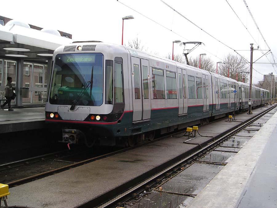 Ook nu kan voor de Noord/Zuidlijn en de Oostlijn hetzelfde materieeltype worden aangeschaft, waarbij eveneens twee deelseries ontstaan.