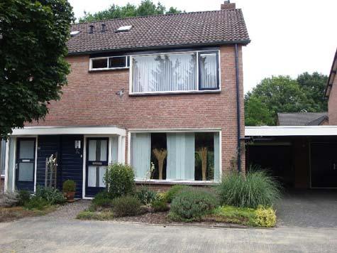 In het kort CARPORT - GARAGE - MULTIFUNCTIONELE ZOLDERVERDIEPING - NABIJ NATUURGEBIED Speelweide 32 5761 CH Bakel Wijk Centrum Bouwjaar ca. 1978 Perceeloppervlakte ca. 250m² Woonoppervlakte ca.