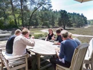 Daarnaast kwam de suggestie om ex-deelnemers meer te betrekken bij de promotie, fondsenwerving enz.