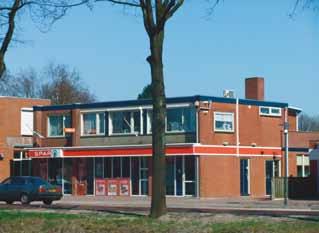 van het dorpscentrum op de