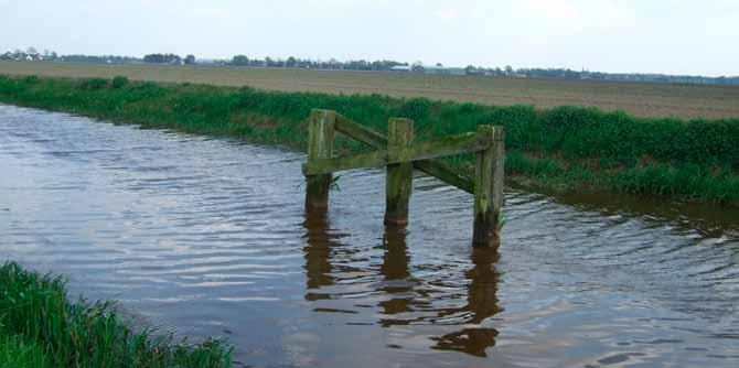 Dit pad liep ten oosten van de Runde in zuid-noordelijke richting, van Zwartemeer naar Emmercompascuum.