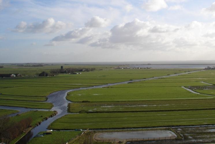 betekenis. In totaal wonen er binnen en buiten de dorpen circa 2000 mensen.