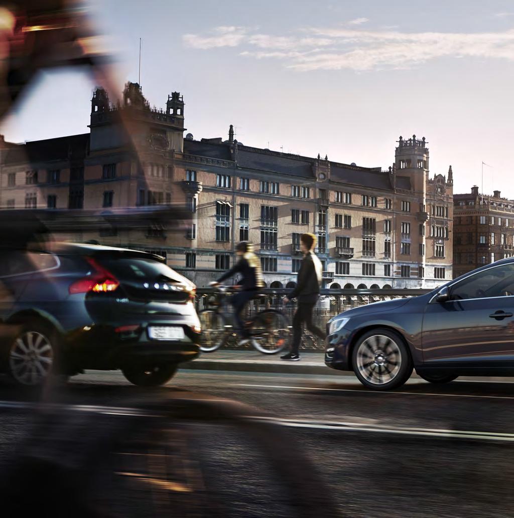 VOLVO V60 In de stad kan City Safety voorkomen dat u op uw voorligger botst zodra deze plots stopt of vertraagt.