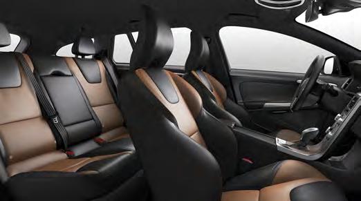 Onze Sport-stoelen in leder met contrasterend stiksel bieden legendarisch Volvo-comfort en houden u bij scherpe bochten stevig op uw plek.