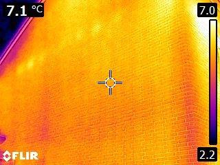 Op de foto s is te zien dat er warmte verloren gaat