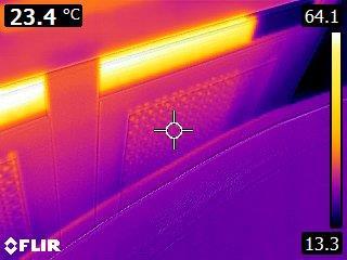 Normaal gesproken wordt door de warmtestraling van de radiator ook de binnenzijde van de muur opgewarmd.