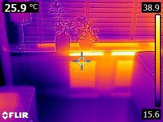 Om de warmtestraling richting uw buitenmuur te minimaliseren kunt u radiatorfolie toepassen.