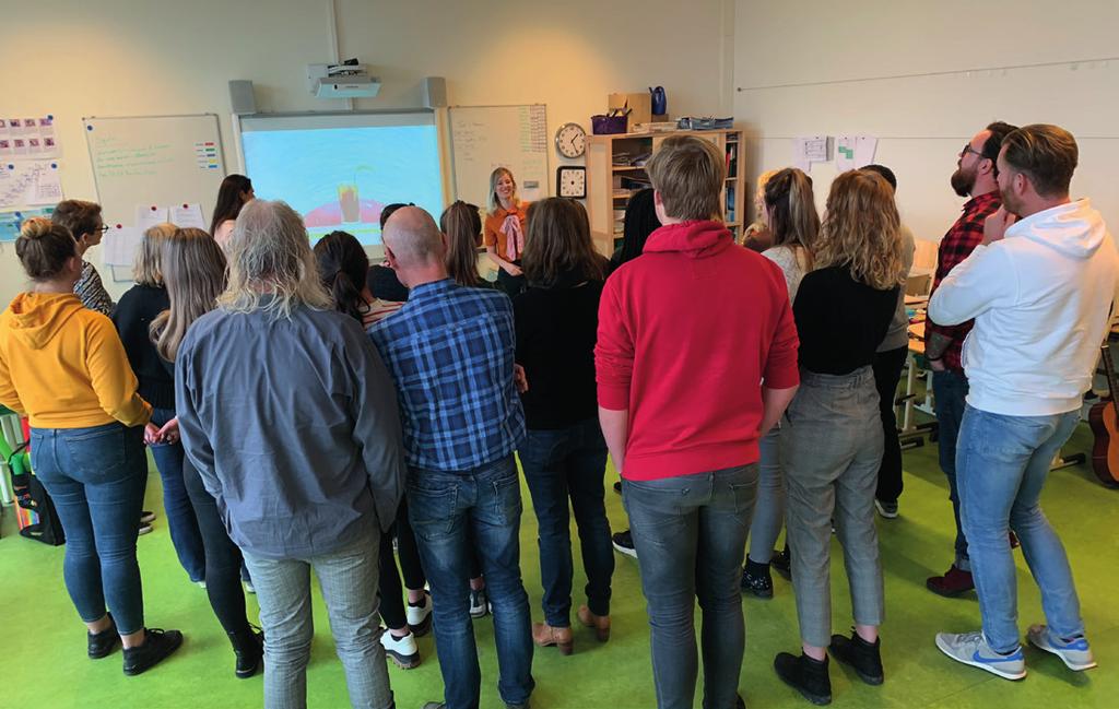 ZANGEXPRESS LEKKER ZINGEN IN DE KLAS Onze school vindt regelmatig zingen in de klas belangrijk. Want zingen is niet alleen leuk, het traint ook de hersenen.