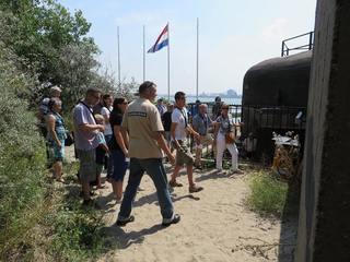 Archeologie van de oorlog werd onze medewerking gevraagd door het tijdelijk ter beschikking stellen van in ons bezit zijnde bodemvondsten. Uiteraard werd aan dit verzoek voldaan.