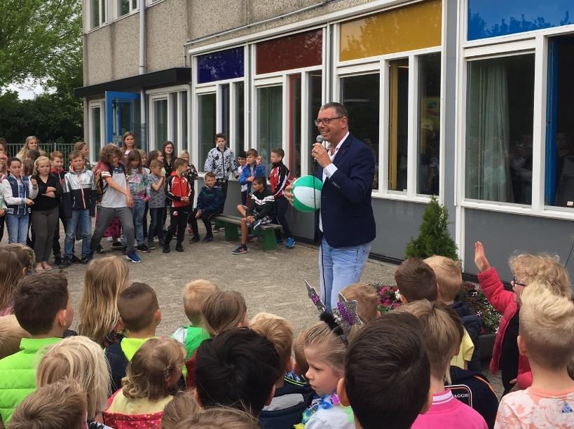 We kregen allemaal een echte Zevensprong strandbal ter ere van het 40 jarige jubileum van de Zevensprong.