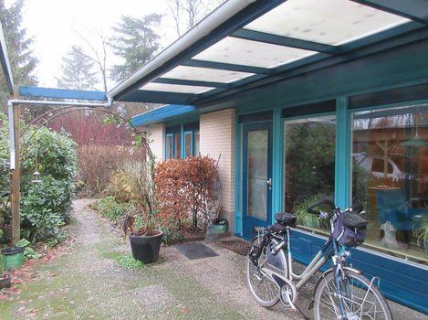 carport (3 bij 4,5 m).