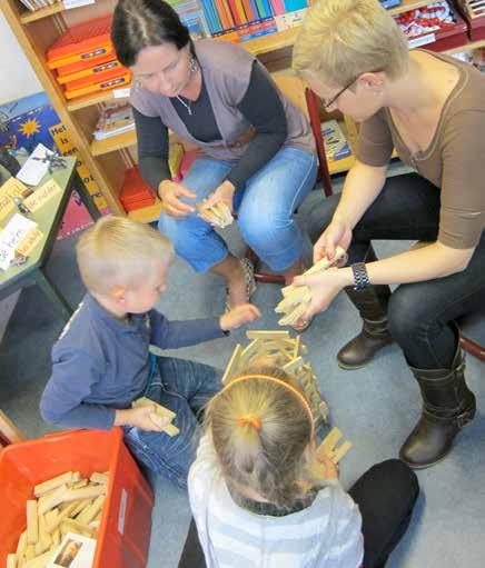 Communicatie met ouders die (nog) geen Nederlands spreken Bedenk vooraf wat jij aan de ouders wilt vragen of vertellen. Neem de tijd. Creëer een ontspannen sfeer (kopje koffie/thee + leuke ruimte).