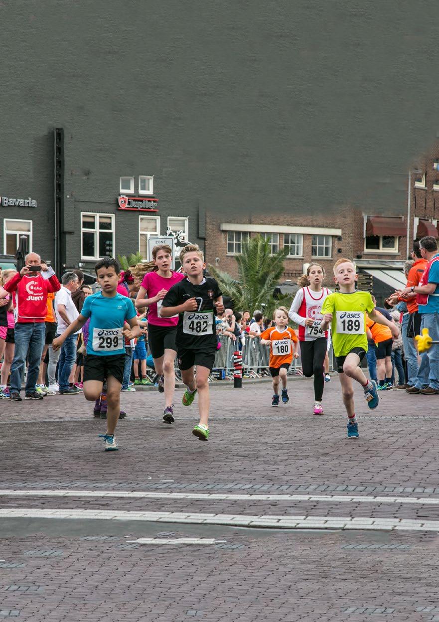 Helmond live LANGS DE ROUTE HELMOND BY & Hardlopen is ontzettend leuk. Kun jij 1 kilometer rennen? Loop dan mee met de LightRun. Op zaterdag 19 mei kun je om 20.