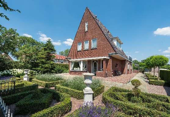 Perceel: Kadastraal: Sectie B, nummers 5313, 5529, 7063, 7656 en 7657, gezamenlijk groot 2.122 m2 Soort: Volle eigendom Perceelgrootte woning: ca. 615 m2 Perceelgrootte bedrijfsruimte: ca. 1.