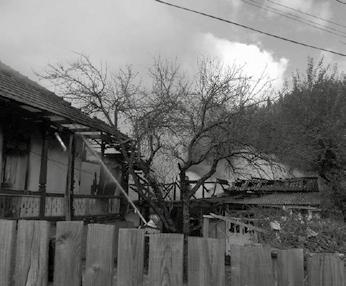 Familie Merlusca Zorgelijke omstandigheden 27 oktober 2017. Een vonk, een vlam in de keuken van het kleine huisje van familie Merlusca. In korte tijd staat het houten huisje in brand.