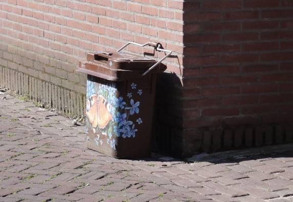 Figuur 4: Het aanbieden van gft-afval in speciale emmers (citybins) in de binnenstad 3.3. Toepassen van ondergrondse verzamelcontainers 3.3.1.