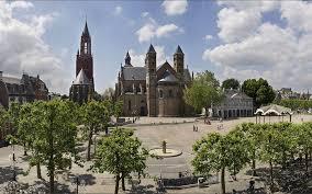 We bezoeken in Riemst één van deze mergelgrotten onder leiding van een gids. Na de middag brengen we een bezoek aan Maastricht. Deze gezellige historische stad aan de Maas heeft heel wat te bieden.