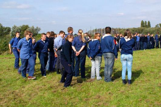 Kaderdag 2013 Werkgroep 4 Samenwerking met Scouting In de werkgroep is gezocht naar de mogelijkheden en onmogelijkheden betreffende een samenwerking met Scouting.