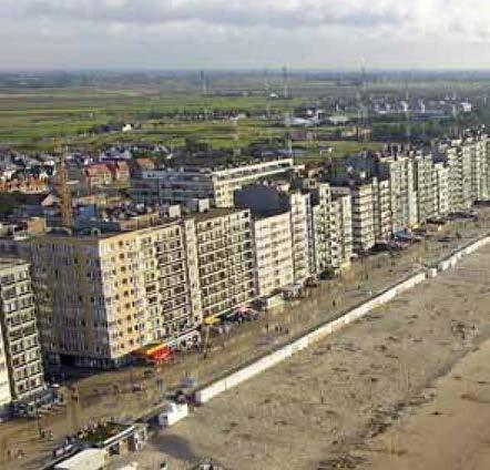 Huisdieren zijn niet toegelaten. 9 D Studio pour personnes, tres comfotable proche du casino et du centre. Splendide vue sur mer et très large plage devant la résidence. Salle de bains avec douche.