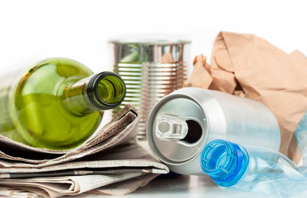 Goed sorteren om beter te recycleren Sortare corectă pentru o reciclare mai bună Plastic flessen, kartonnen dozen, glazen bokalen Huishoudelijke verpakkingen horen bij het dagelijkse leven.