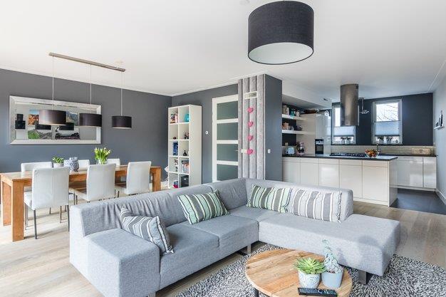 Een geweldige, kant-en-klare en ruim gelegen woning! Kort maar krachtig en het omschrijft exact deze zeer goed onderhouden en moderne woning met vier slaapkamers.