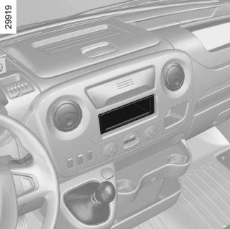 RADIO INBOUWEN 1 2 Als uw auto geen radio heeft, is deze wel hiervoor voorbereid met plaatsen voor: de radio 1; luidsprekers voor 2 (afhankelijk van de auto).