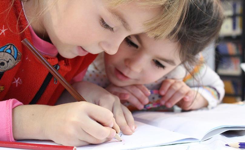 3 3 Baby- en kindergebaren Doel Ondersteuning bieden in de communicatie met kleine kinderen en een positieve invloed hebben op de taalontwikkeling.