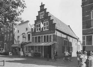 Oudewater 750 jaar Groep 1 Jullie weten allemaal dat Charlie zijn rode koffer opgehaald heeft en de spullen van