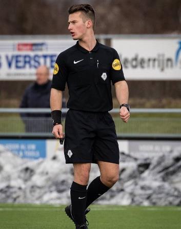 Bax gaf drie gele kaarten. Marc Nagtegaal is één van de toptalenten binnen het scheidsrechterskorps van de KNVB.