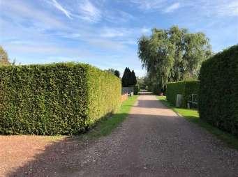 weten: - Gordijnrails - Gordijnen - Vitrages - Rolgordijnen - Losse horren/ rolhorren Vloerdecoratie, te weten: - Vloerbedekking - Parketvloer/ laminaat - Plavuizen - zeil Warmwatervoorziening, te