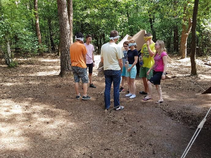 Voor 4 Explorers was het hun eerste zomerkamp dus dan moet er wel een kampdoop gehouden worden.