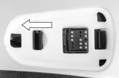 NL Voordat de luidspreker in de zit wordt geplaatst, moet de "Velcro"schijf op het polystyreen zijstuk bevestigd worden (rechterzijde).