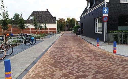 nl, Rijkswaterstaat Sprekend straatwerk Roelofs maakte het ontwerp samen met gemeente en scholen. Het bedrijf deed ook de uitvoering.