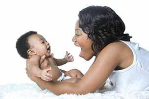 Contact maken met de baby Hoe kunnen ouders contact met hun baby maken? Kraamverzorgsters: ouders laten zien dat baby meteen contact kan maken.
