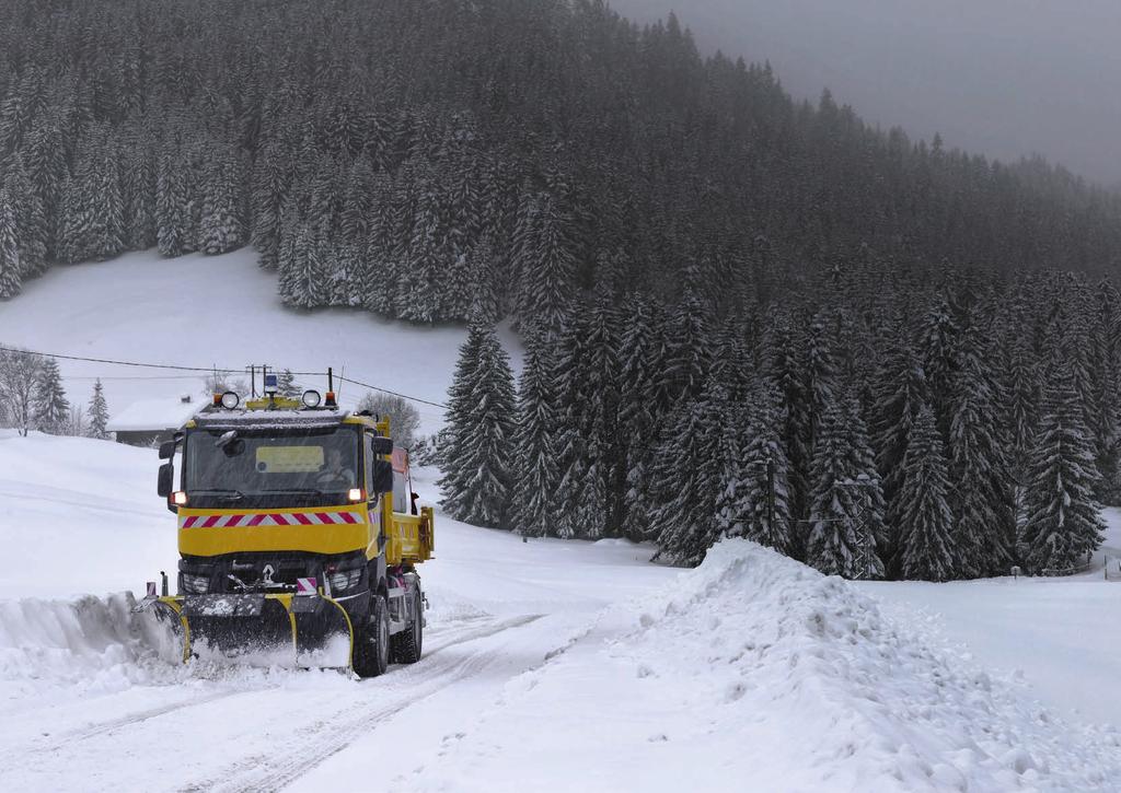 Sneeuw ruimen, het schoon houden van de wegen, de berging van voertuigen: het aanbod van Renault Trucks speelt in op de eisen op het gebied van schone en begaanbare wegen