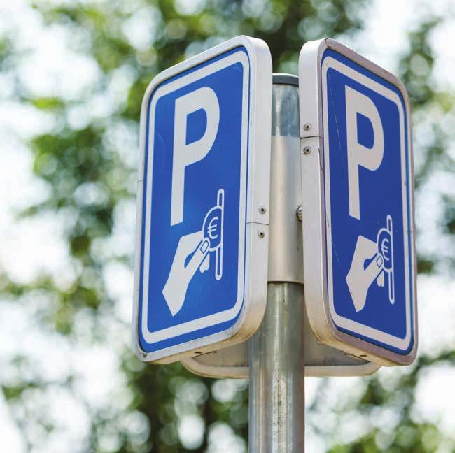 2. PARKEREN IN BRUSSEL STRAATPARKEREN Het totale aanbod parkeerplaatsen op de openbare weg in het Brussels Hoofdstedelijk Gewest (parkeerplaatsen langs het trottoir) bedraagt 266.