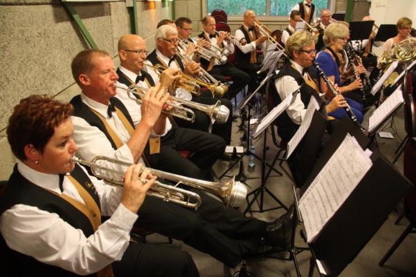 Hiermee kwam een einde aan een zeer gevarieerd concert, waarmee de première in De Muziekfabriek prima verliep.