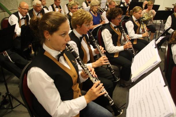 Gezellige laatste repetitie besluit muziekseizoen 2013-2014 Op donderdag 10 juli jl. werd het muziekjaar 2013-2014 afgesloten in de Paternoster.