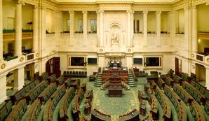 Activiteitenverslag Folder over het halfrond van de Kamer 14 Aan de hand van deze drieluikfolder kan de bezoeker zich perfect oriënteren in de plenumzaal van de Kamer.