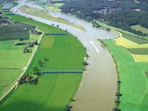 Ter plekke van een bestaande vervuilde puntbron wordt geen ontgraving uitgevoerd. Landschappelijk wordt er naar gestreefd dat het zicht op de stuwwal en de rivier vanaf de dijk behouden blijft.