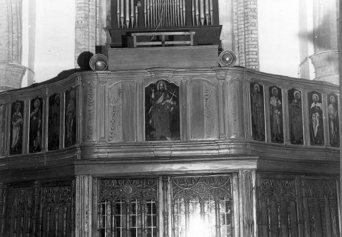 - Doksaal / balustrade door Jean-Baptist Avo, van Veurne, 1780, hout, cliché M24367 (1968). KIK-IRPA, Brussel - Klank / Orgel, gedeeltelijk van ca.