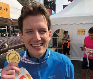 Maurits Janssen liep de Marathon Rotterdam De vader van Maurits Janssen kreeg tien jaar geleden de diagnose Parkinson. Maurits ervaart dus van dichtbij hoe hard een geneesmiddel nodig is.